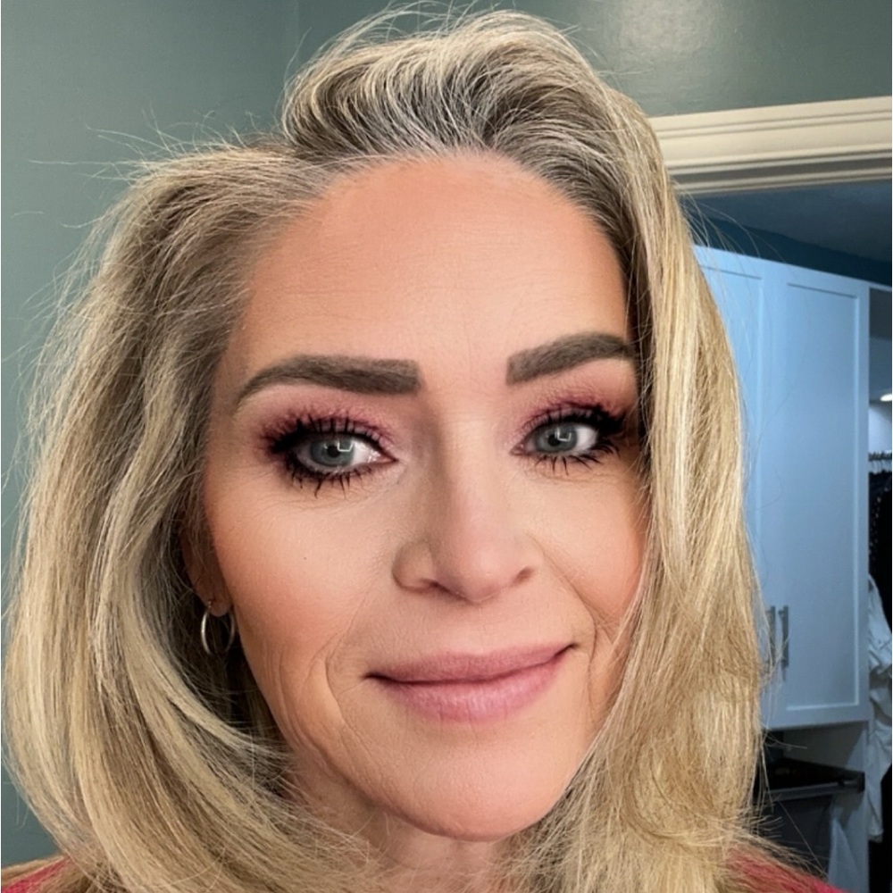 Meet your Posher, Sharon